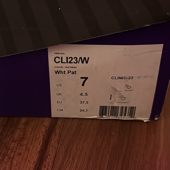 White FUNTASMA patent heels w/heart cutouts & both heart & circle ‘nurse’ clips - Picture 4 of 4